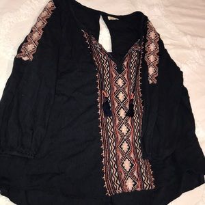 Dark blue half long sleeve shirt with designs